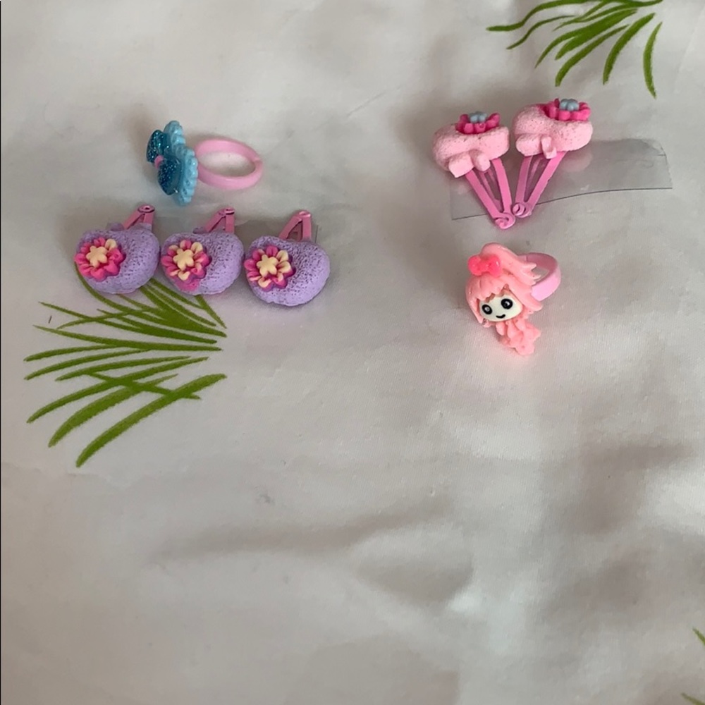 New!!Plastic clips and rings new but with no tags